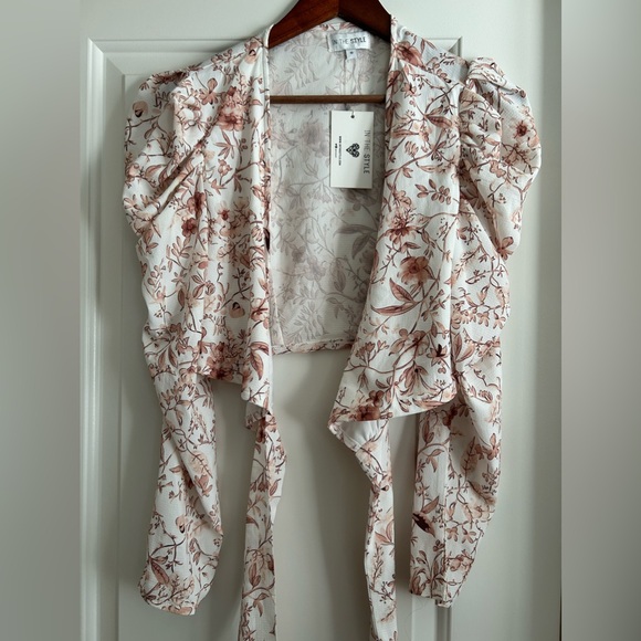NWT In the Style Crossover Floral Wrap Puff Sleeve Blouse Top Long Sleeve Sz 6 - Picture 2 of 6